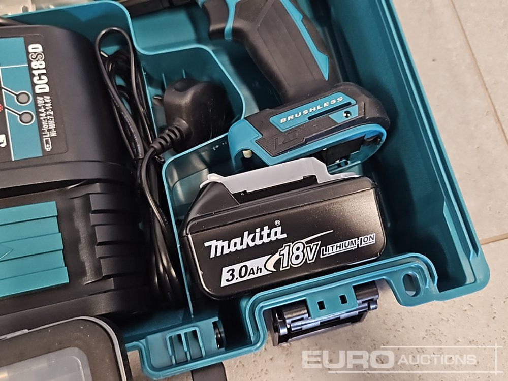 Unused Makita DHP453 18V LXT Combi Dril, Makita DTD152 18V LXT Impact Driver, Battery, Charger, Bit Set - Garage equipment: picture 5 Unused Makita DHP453 18V LXT Combi Dril, Makita DTD152 18V LXT Impact Driver, Battery, Charger, Bit Set - Garage equipment: picture 5