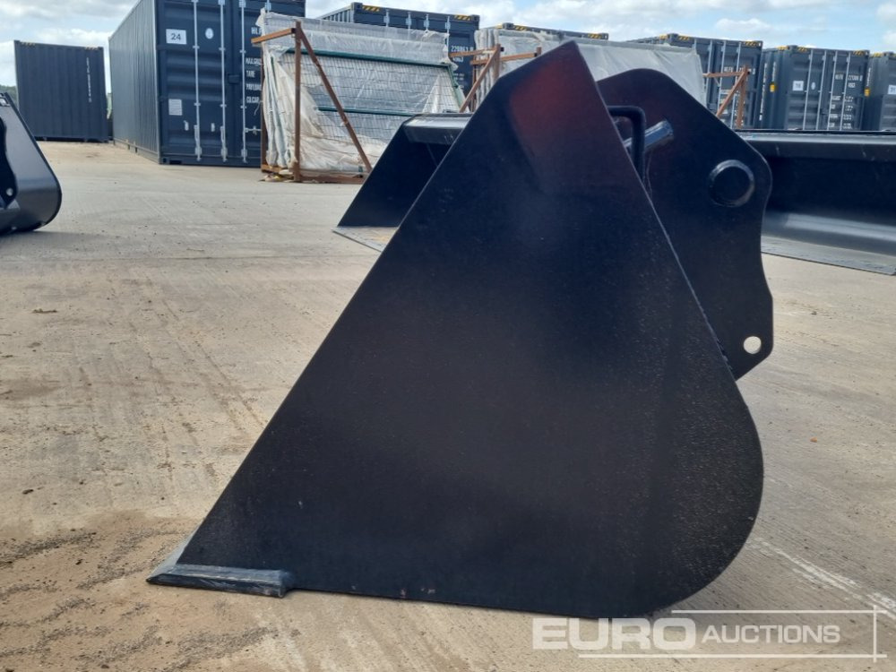 Unused Strickland 90" Loading Bucket to suit Manitou Telehandler - Bucket: picture 2 Unused Strickland 90" Loading Bucket to suit Manitou Telehandler - Bucket: picture 2