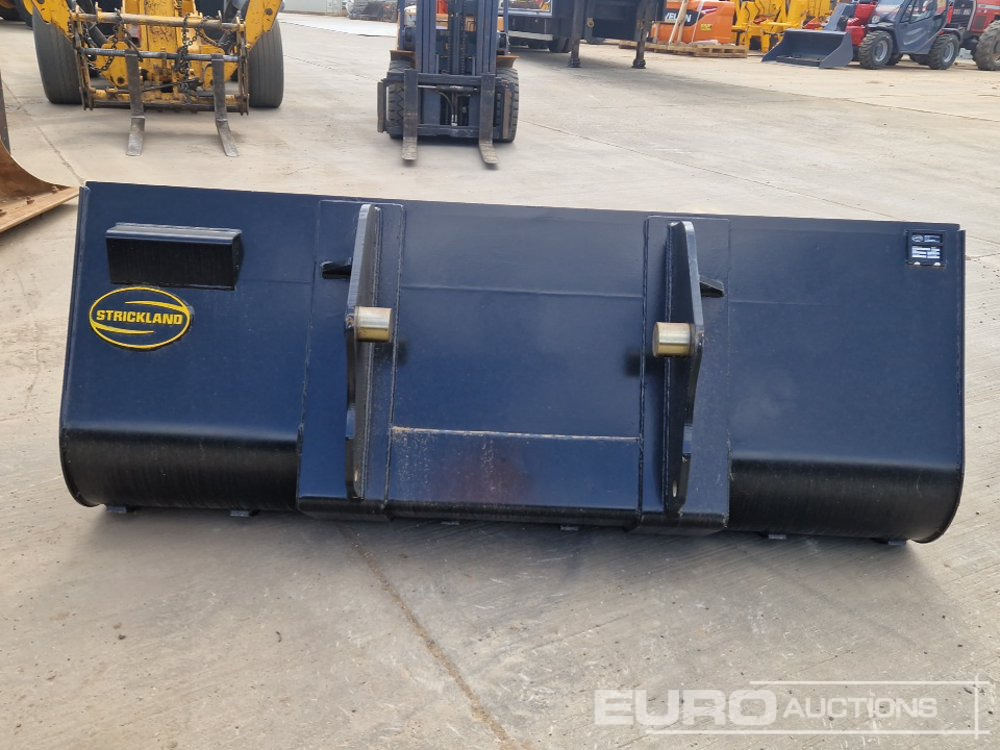 Unused Strickland 90" Loading Bucket to suit Manitou Telehandler - Bucket: picture 4 Unused Strickland 90" Loading Bucket to suit Manitou Telehandler - Bucket: picture 4