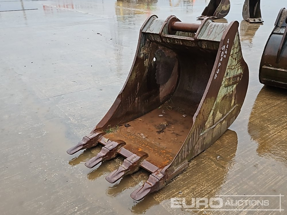 Volvo 36" Scoop Bucket 80mm Pin to suit 20 Ton Excavator - Bucket: picture 1 Volvo 36" Scoop Bucket 80mm Pin to suit 20 Ton Excavator - Bucket: picture 1