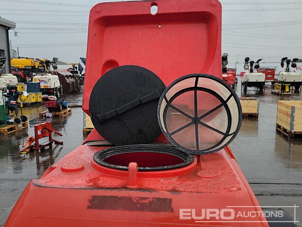 Storage tank Western Single Axle Plastic Water Bowser: picture 17