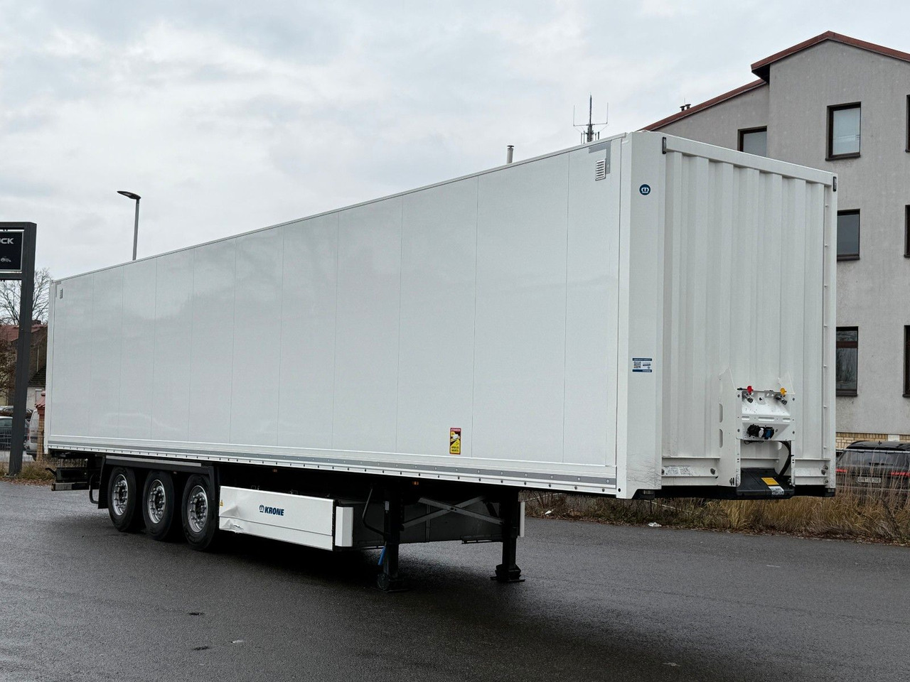 Krone SD/KOFFER/LIFTACHSE - Closed box semi-trailer: picture 2 Krone SD/KOFFER/LIFTACHSE - Closed box semi-trailer: picture 2