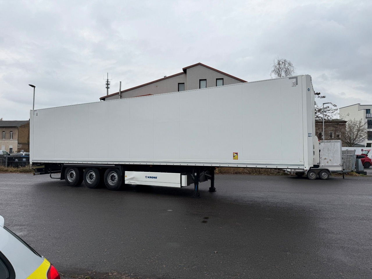 Krone SD/KOFFER/LIFTACHSE - Closed box semi-trailer: picture 3 Krone SD/KOFFER/LIFTACHSE - Closed box semi-trailer: picture 3