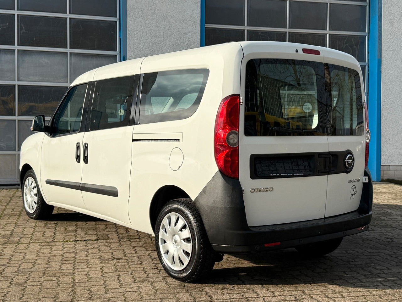 Opel Combo 1.6CDTI L2H1 S/S Easytr. Klima 5-Sitze - Passenger van: picture 4 Opel Combo 1.6CDTI L2H1 S/S Easytr. Klima 5-Sitze - Passenger van: picture 4