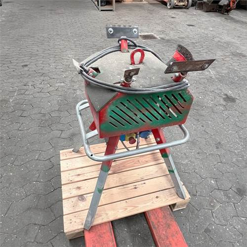 ABC Puliscimattoni - Asphalt machine: picture 3 ABC Puliscimattoni - Asphalt machine: picture 3