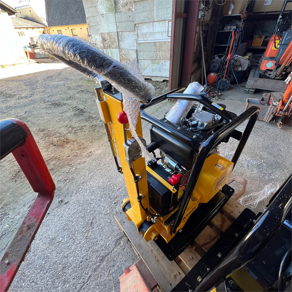 Bernards RT220-1 - Vibratory plate: picture 4 Bernards RT220-1 - Vibratory plate: picture 4