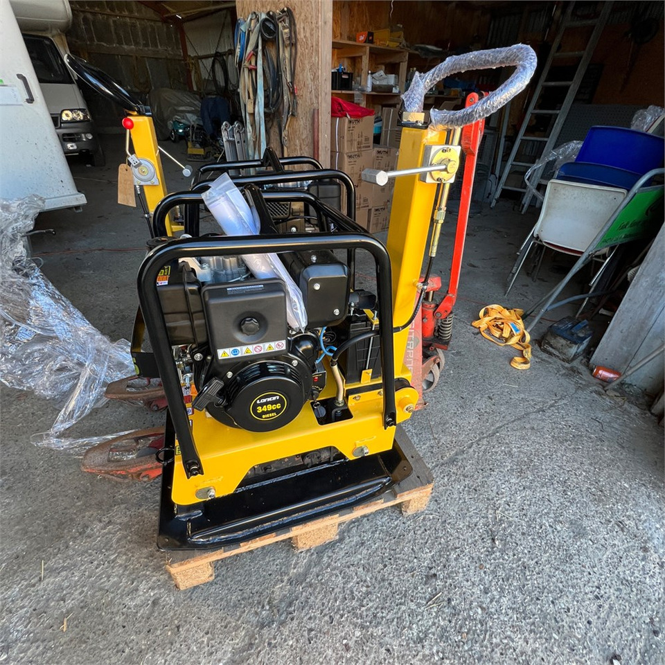 Bernards RT220-1 - Vibratory plate: picture 1 Bernards RT220-1 - Vibratory plate: picture 1