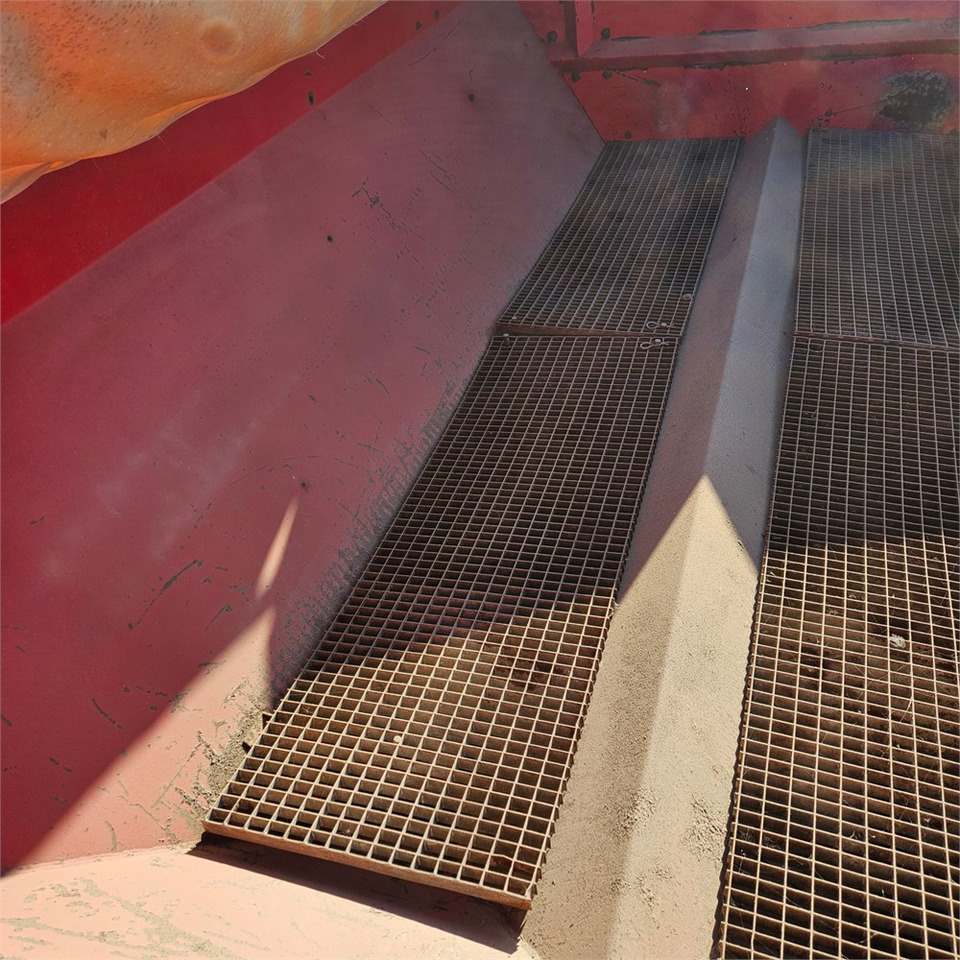 Fertilizing equipment Bredal B6: picture 31