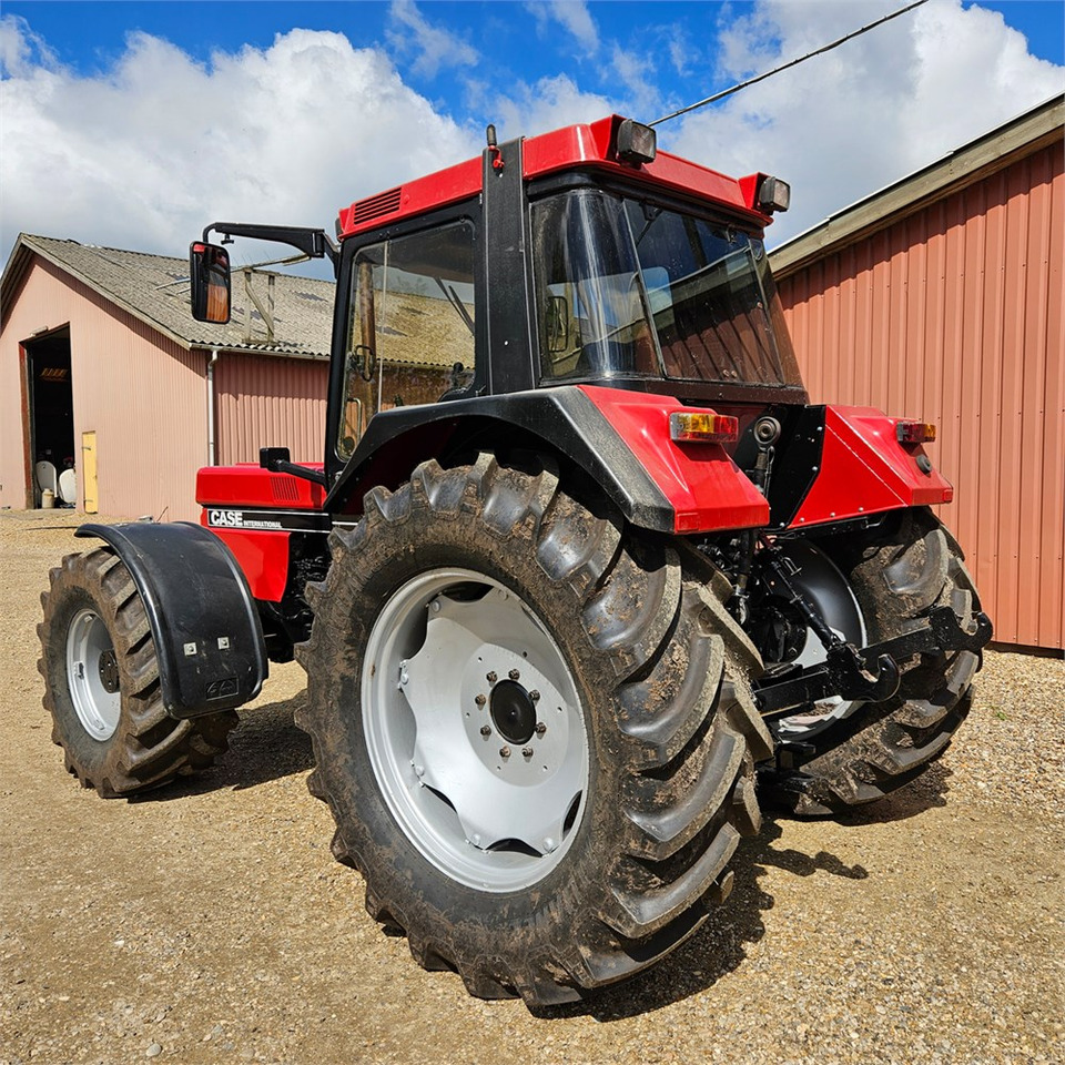 CASE IH 1056 XL - Farm tractor: picture 4 CASE IH 1056 XL - Farm tractor: picture 4