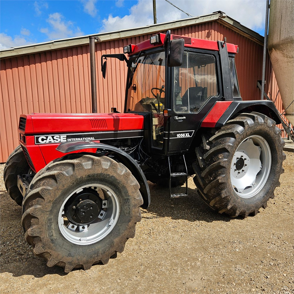 CASE IH 1056 XL - Farm tractor: picture 1 CASE IH 1056 XL - Farm tractor: picture 1