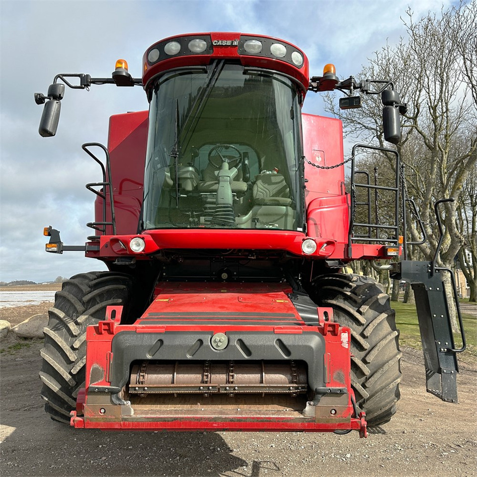CASE IH 8010 Axial-flow - Harvester: picture 3 CASE IH 8010 Axial-flow - Harvester: picture 3
