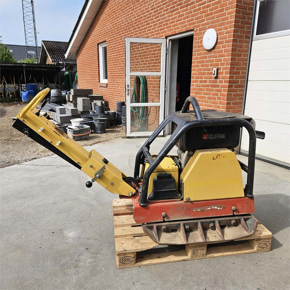 Dynapac LG500 - Vibratory plate: picture 1 Dynapac LG500 - Vibratory plate: picture 1