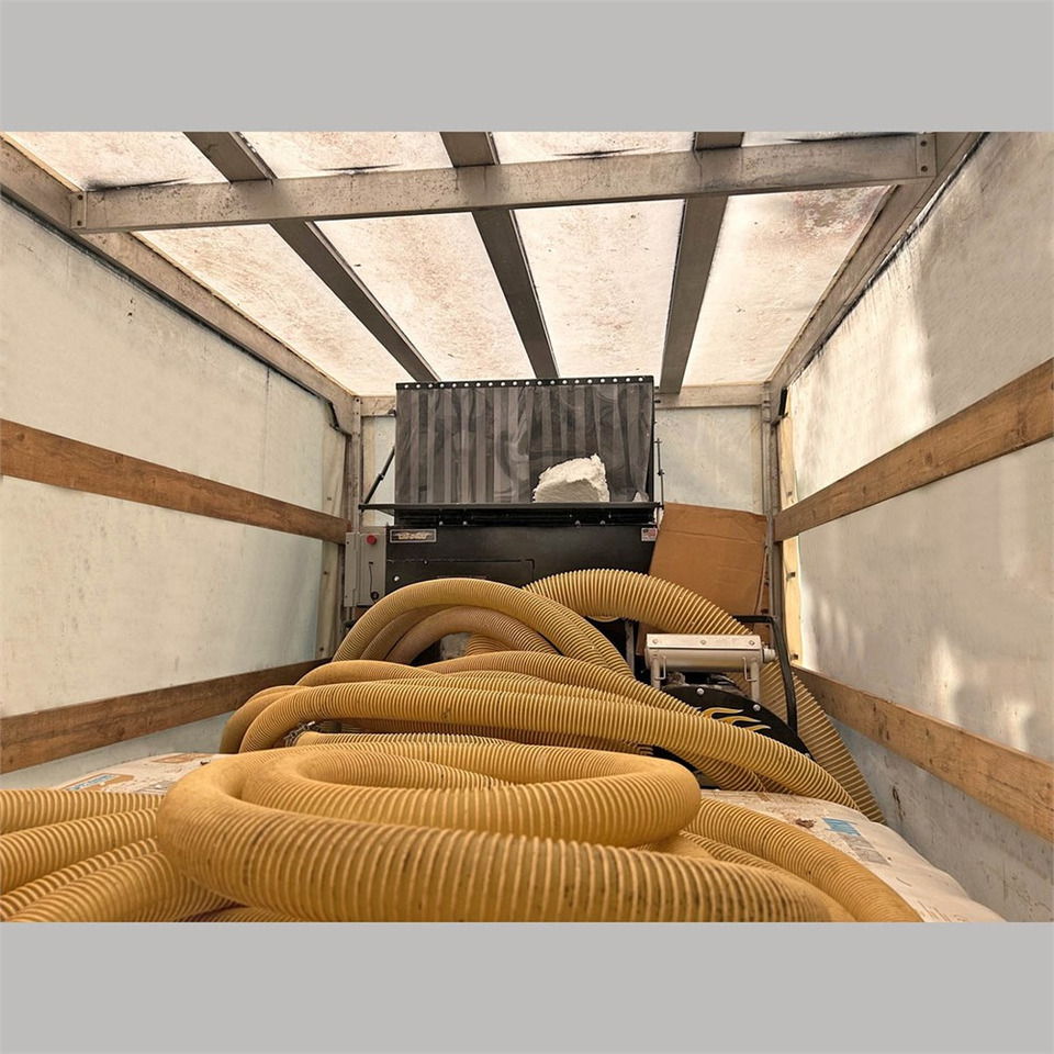 Eduard 4 - Curtainsider trailer: picture 2 Eduard 4 - Curtainsider trailer: picture 2