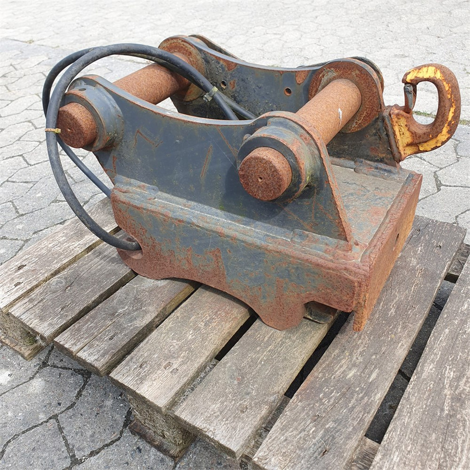Engcon S45 - Quick coupler for Excavator: picture 1 Engcon S45 - Quick coupler for Excavator: picture 1