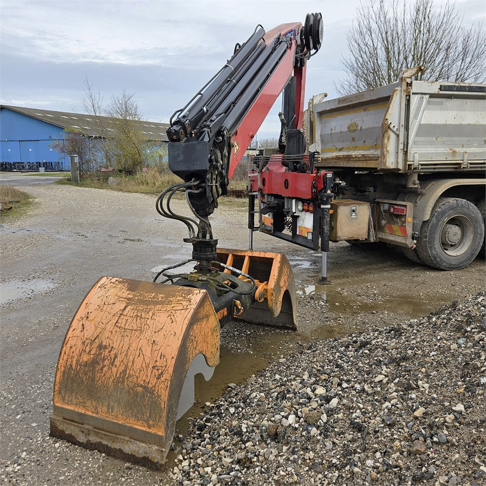 HMF 2120K-4 RC - Truck mounted crane: picture 2 HMF 2120K-4 RC - Truck mounted crane: picture 2