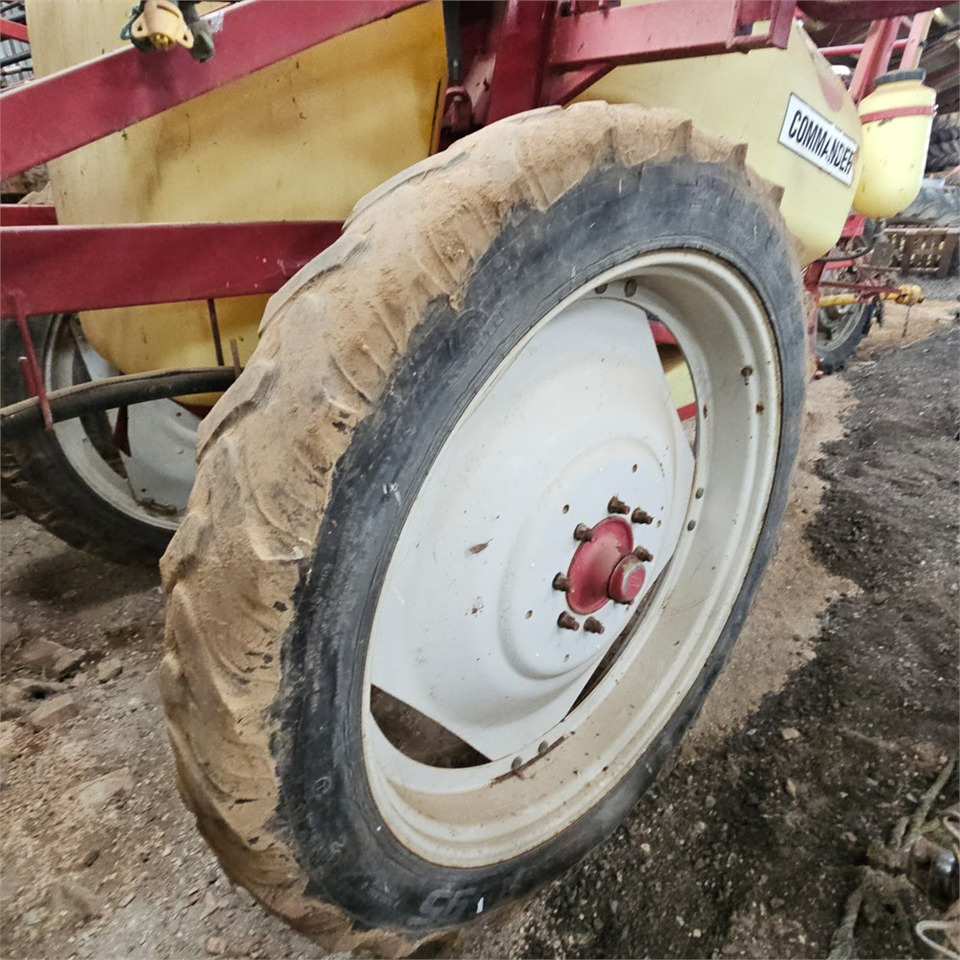 Sprayer Hardi CM2 Commander 2.800 l: picture 28