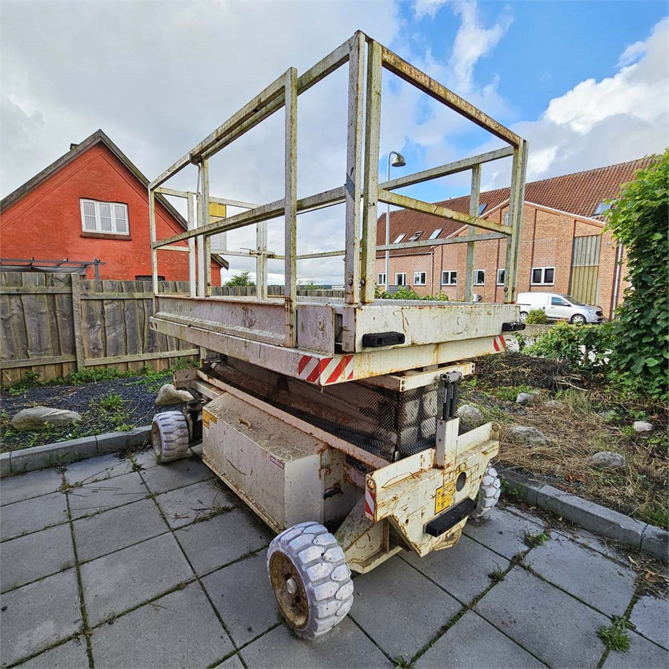 Holland Lift MONOSTAR Y-83EL16 - Scissor lift: picture 3 Holland Lift MONOSTAR Y-83EL16 - Scissor lift: picture 3