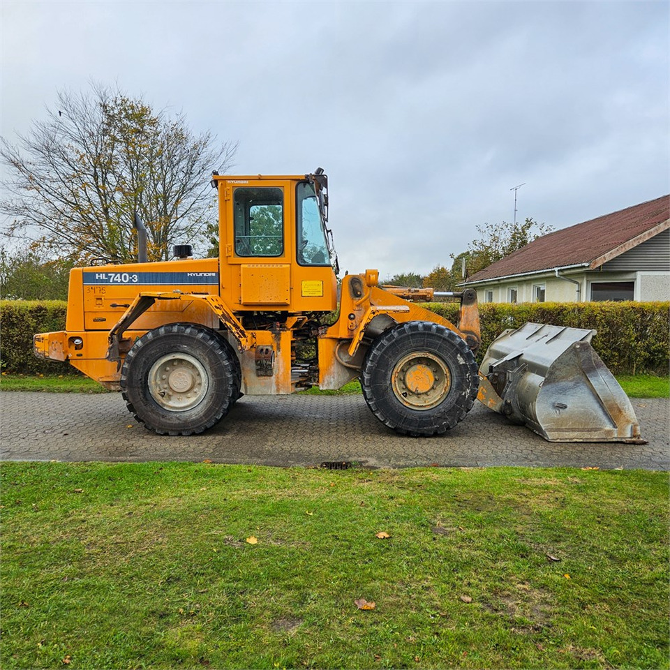 Hyundai HL740-3 - Wheel loader: picture 5 Hyundai HL740-3 - Wheel loader: picture 5