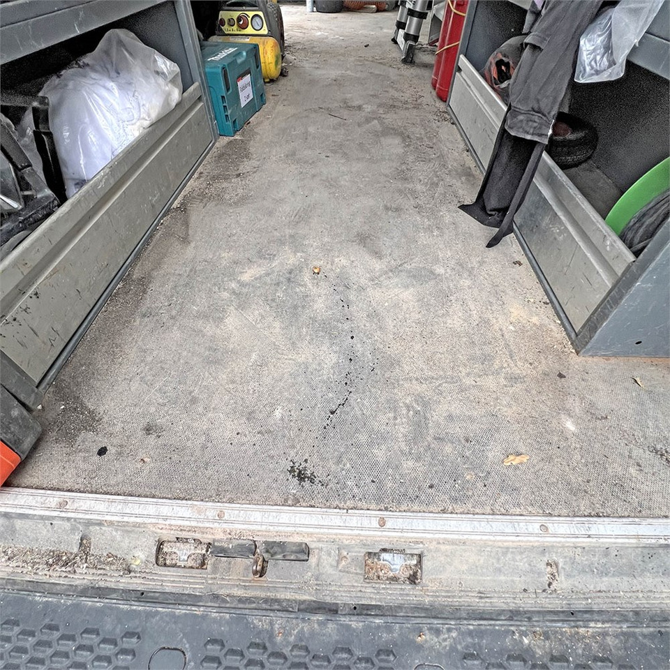 Panel van Iveco 35s18: picture 36