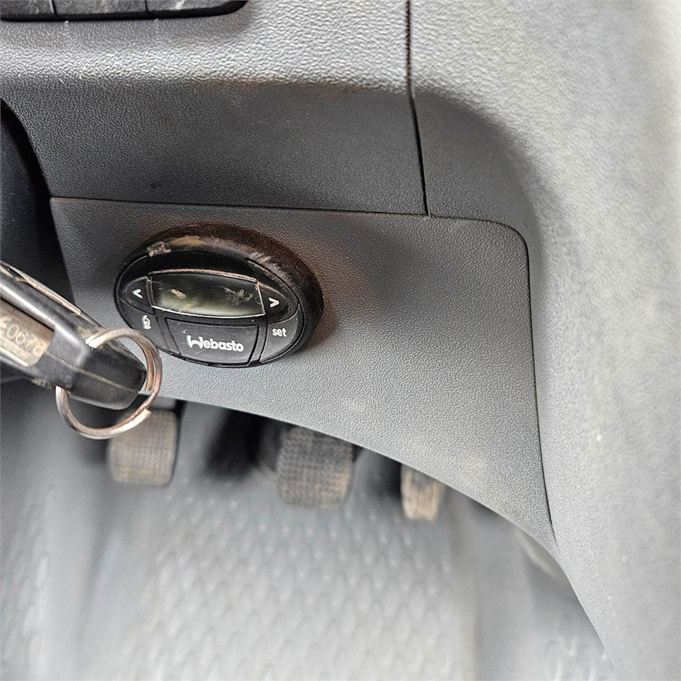 Dropside/ Flatbed truck Iveco Stralis C35: picture 16