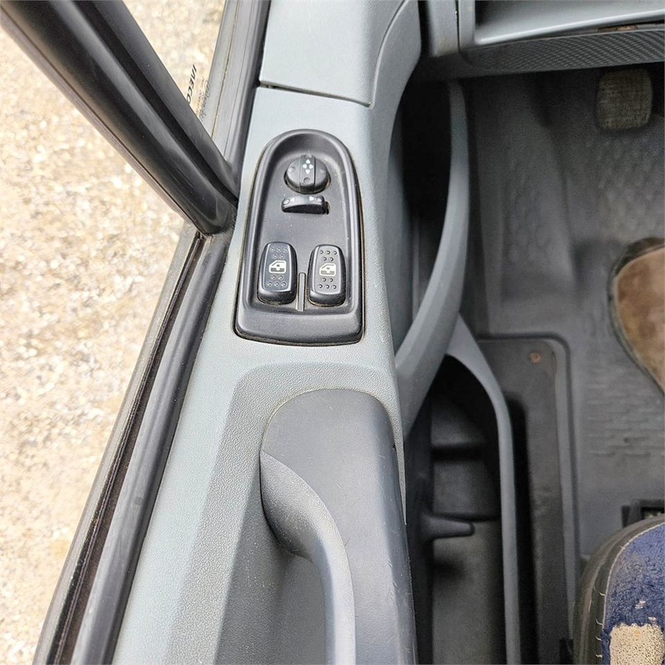 Dropside/ Flatbed truck Iveco Stralis C35: picture 17