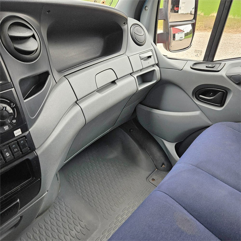 Dropside/ Flatbed truck Iveco Stralis C35: picture 12