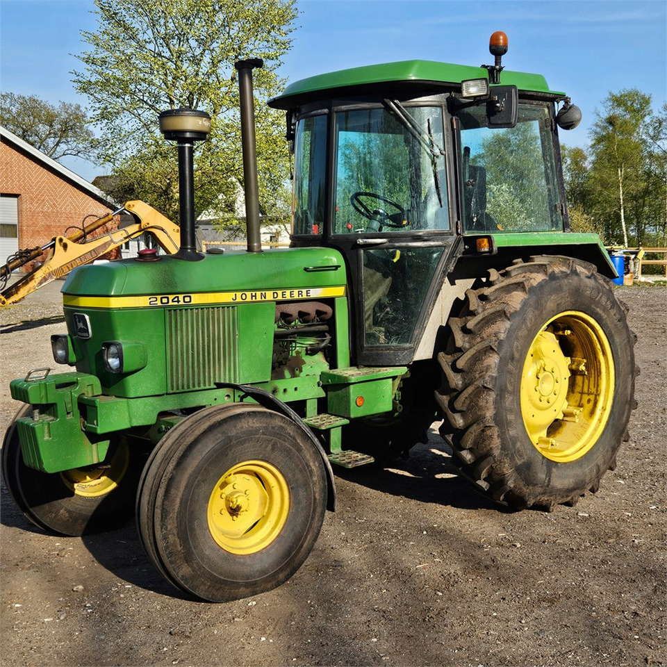John Deere 2040 - Farm tractor: picture 1 John Deere 2040 - Farm tractor: picture 1