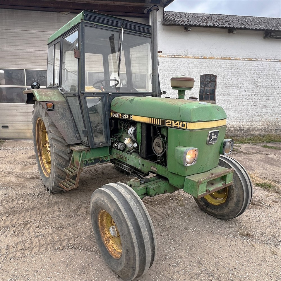 John Deere 2140 leasing John Deere 2140: picture 6 John Deere 2140 leasing John Deere 2140: picture 6