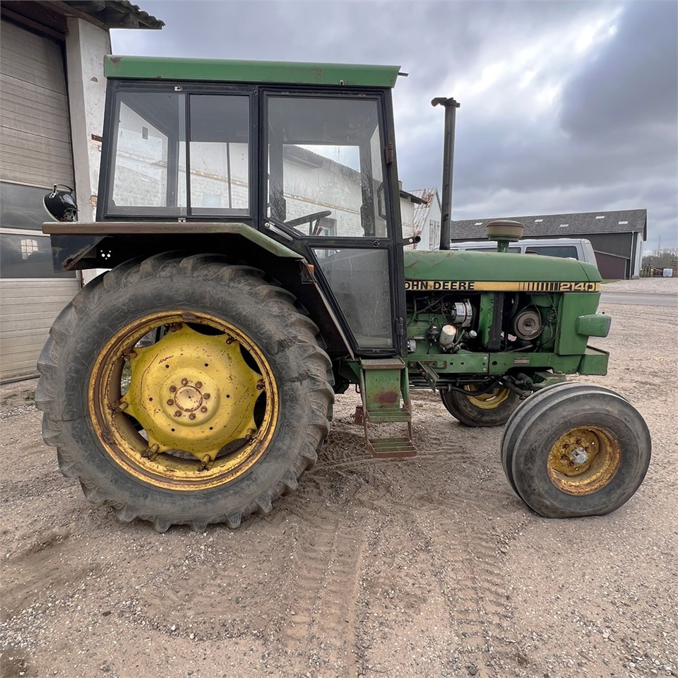 John Deere 2140 leasing John Deere 2140: picture 8 John Deere 2140 leasing John Deere 2140: picture 8