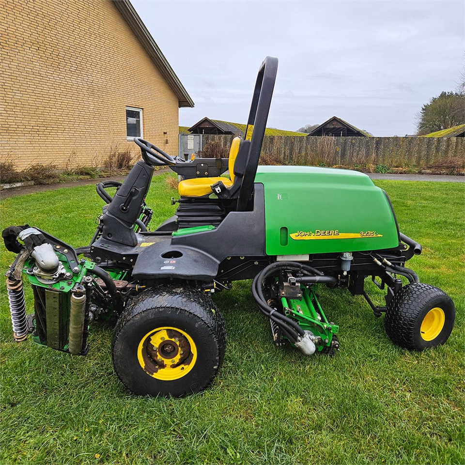 John Deere 3235C - Garden mower: picture 4 John Deere 3235C - Garden mower: picture 4