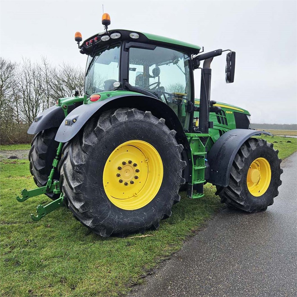 John Deere 6210 R - Farm tractor: picture 2 John Deere 6210 R - Farm tractor: picture 2