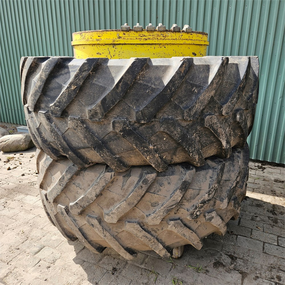 John Deere 650/65R42 - Farm tractor: picture 1 John Deere 650/65R42 - Farm tractor: picture 1