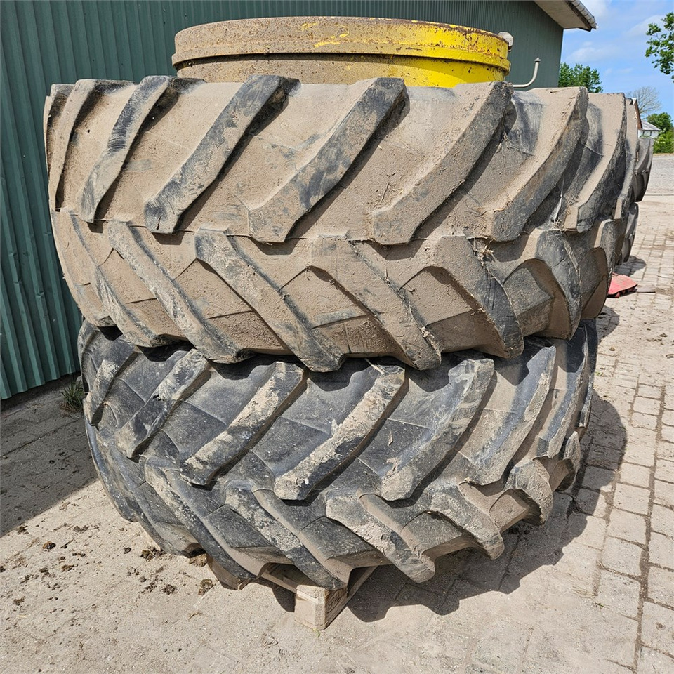 John Deere 650/65R42 - Farm tractor: picture 2 John Deere 650/65R42 - Farm tractor: picture 2