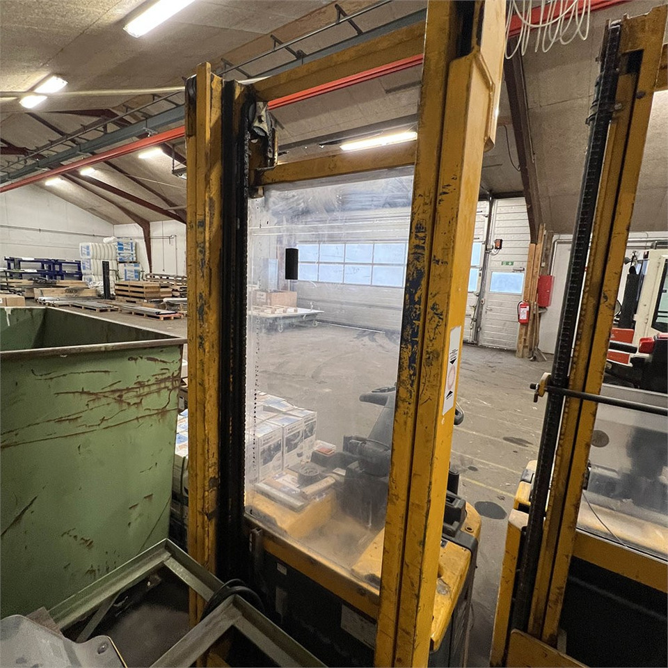 Pallet truck Jungheinrich ERC 214: picture 11