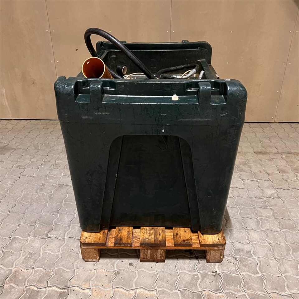 Kingspan 430 Liter TITAN TRUCKMASTER TM430 - Storage tank: picture 2 Kingspan 430 Liter TITAN TRUCKMASTER TM430 - Storage tank: picture 2