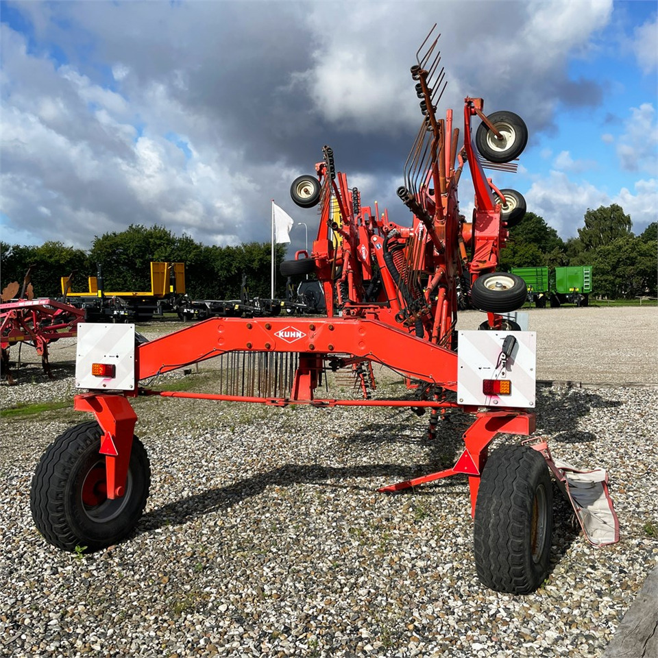 Kuhn GA8020 - Tedding equipment: picture 2 Kuhn GA8020 - Tedding equipment: picture 2
