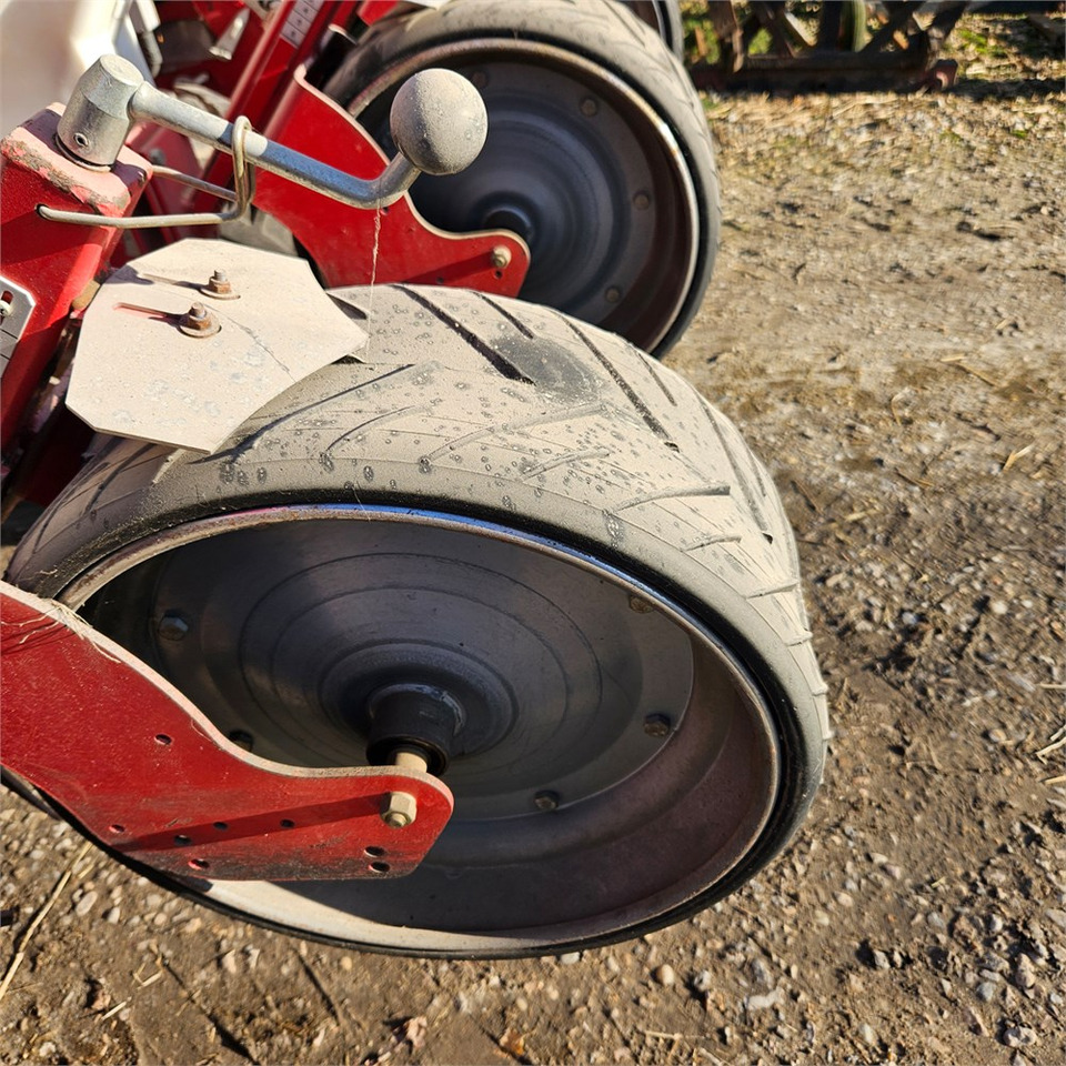 Sowing equipment Kverneland Optima E-drive 8: picture 36 Sowing equipment Kverneland Optima E-drive 8: picture 36