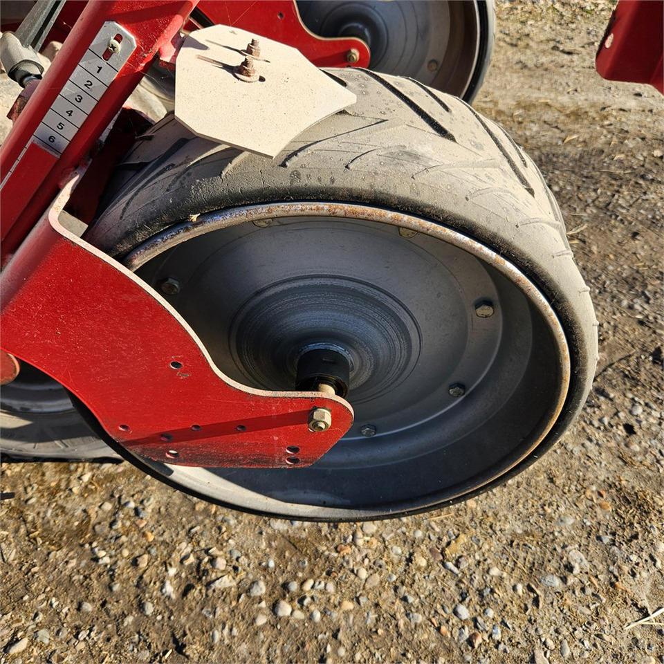 Sowing equipment Kverneland Optima E-drive 8: picture 40 Sowing equipment Kverneland Optima E-drive 8: picture 40