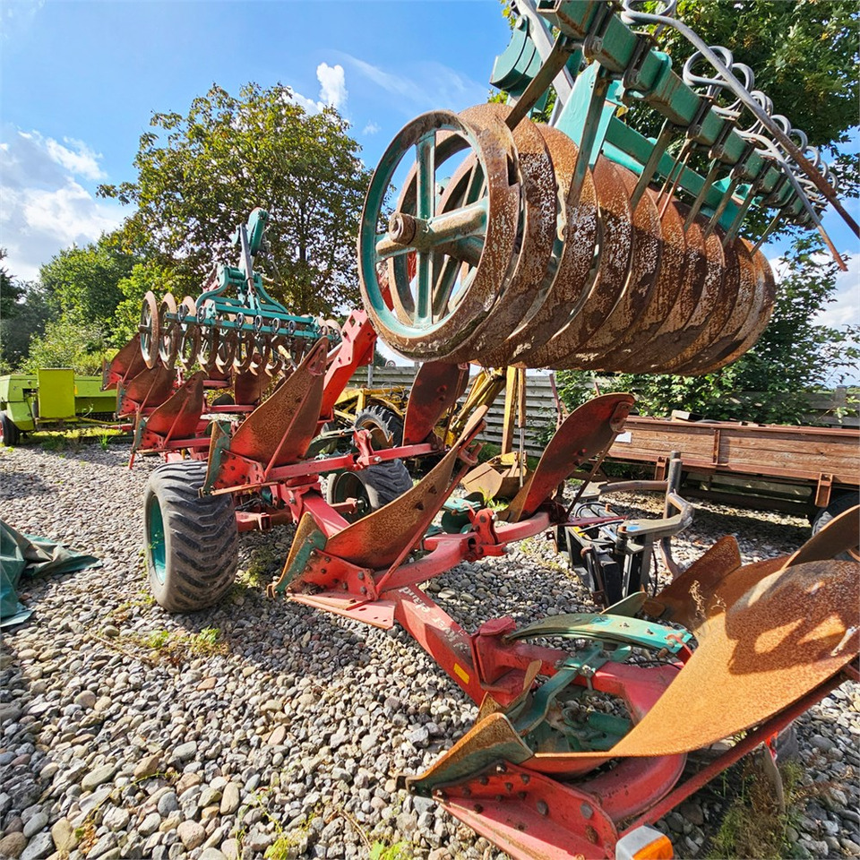 Kverneland PL 100 - Plow: picture 4 Kverneland PL 100 - Plow: picture 4