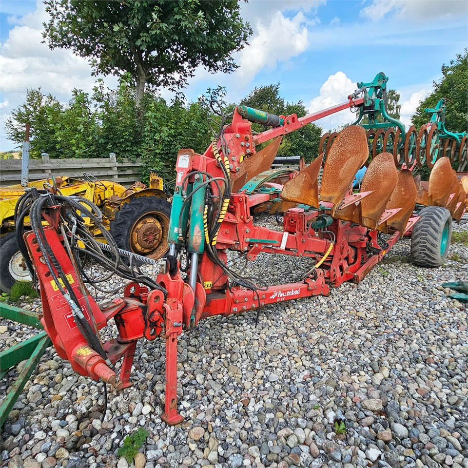 Kverneland PL 100 - Plow: picture 1 Kverneland PL 100 - Plow: picture 1