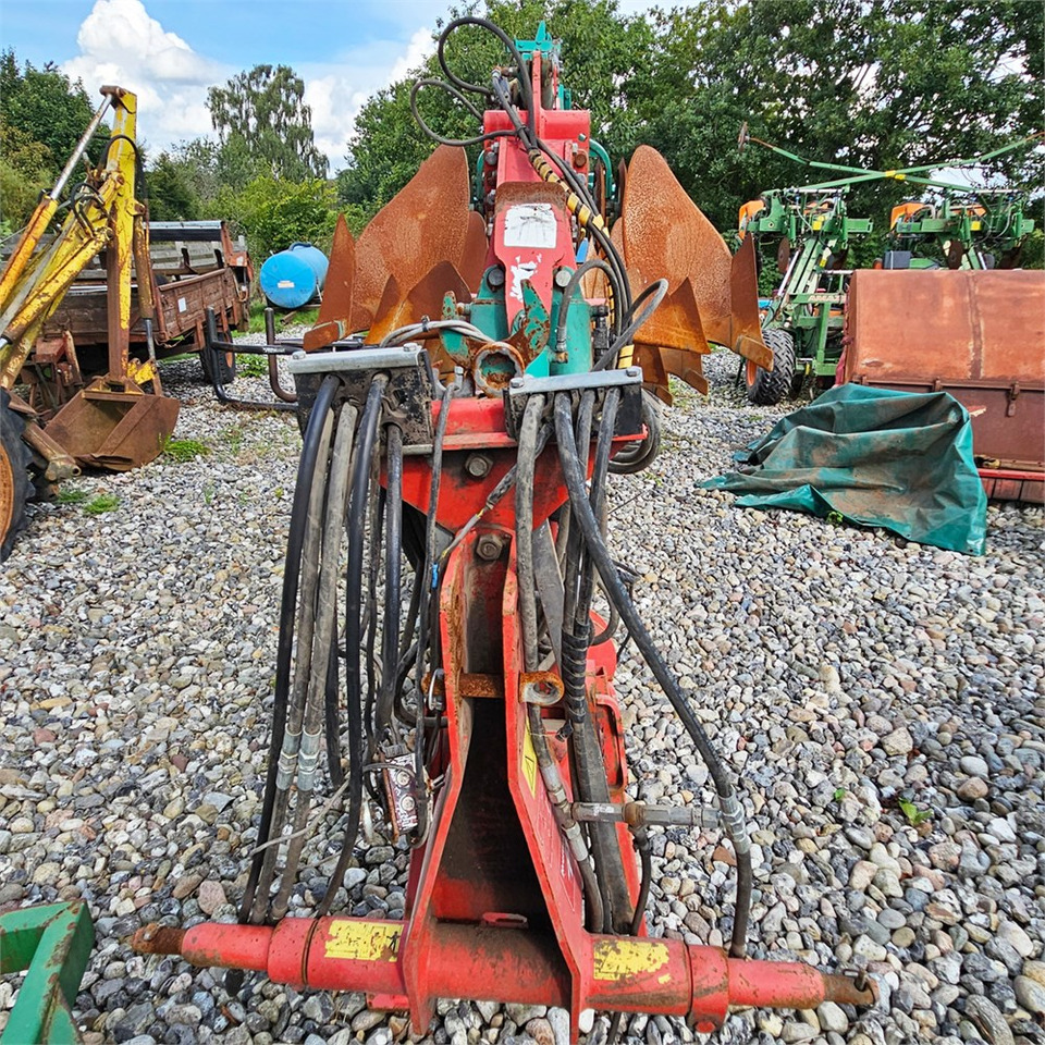 Kverneland PL 100 - Plow: picture 2 Kverneland PL 100 - Plow: picture 2