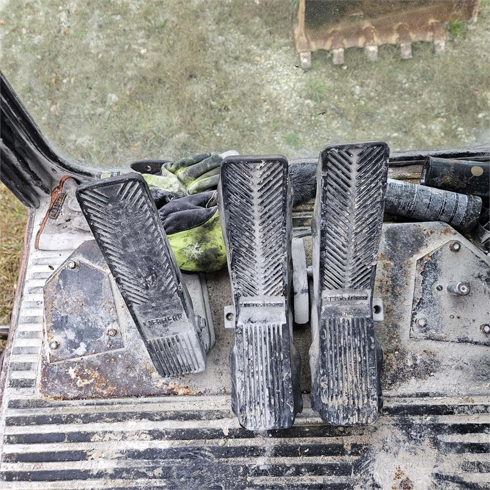 Crawler excavator Liebherr R984: picture 14