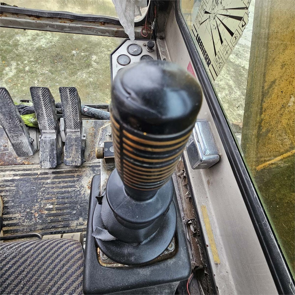 Crawler excavator Liebherr R984: picture 12