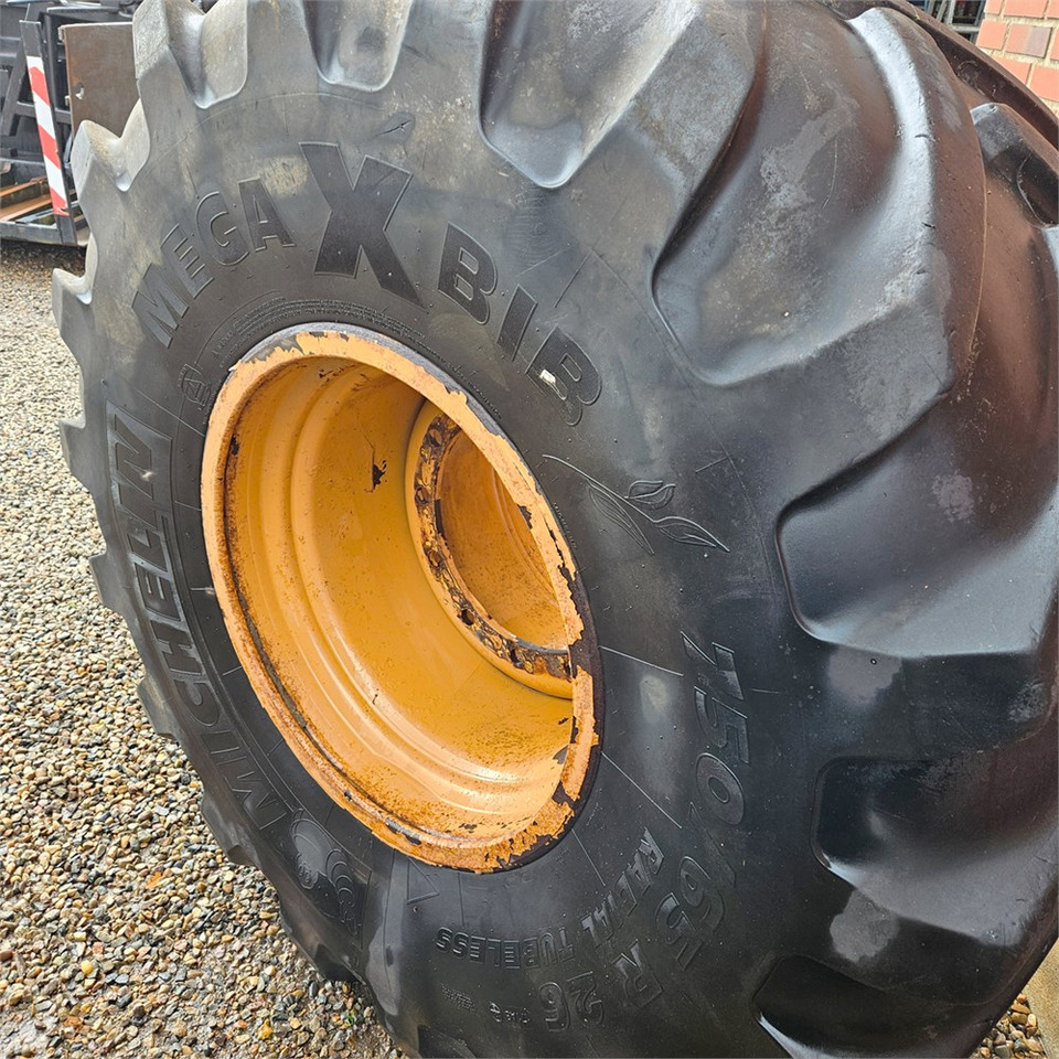 Wheel and tire package for Loader Michelin Mega X BIB: picture 13 Wheel and tire package for Loader Michelin Mega X BIB: picture 13