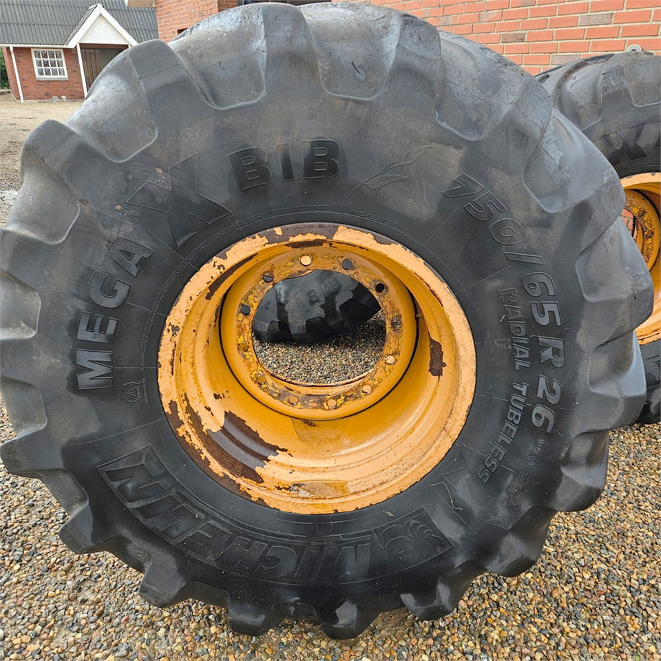 Wheel and tire package for Loader Michelin Mega X BIB: picture 8 Wheel and tire package for Loader Michelin Mega X BIB: picture 8