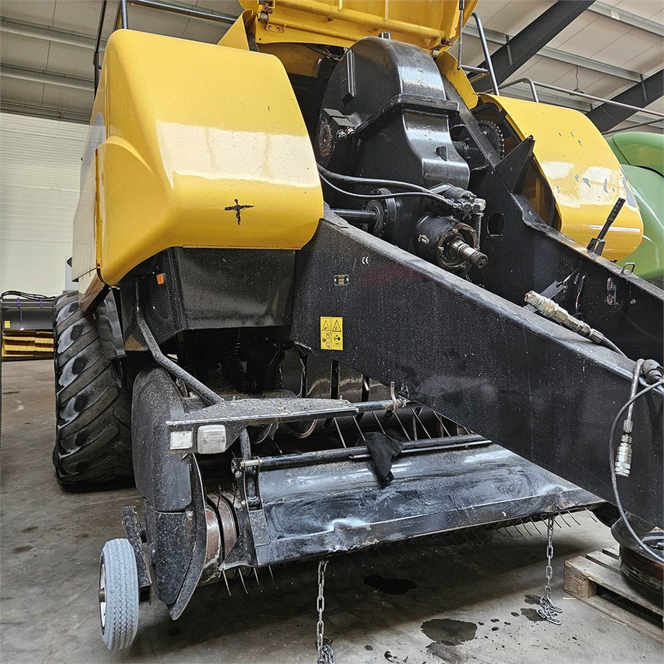 New Holland BB9090 - Tedding equipment: picture 4 New Holland BB9090 - Tedding equipment: picture 4