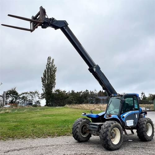 New Holland LM435 A - Telescopic handler: picture 4 New Holland LM435 A - Telescopic handler: picture 4