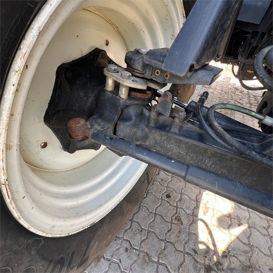 Farm tractor New Holland T6050: picture 44