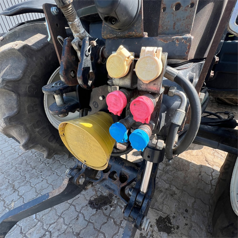 Farm tractor New Holland T6050: picture 32