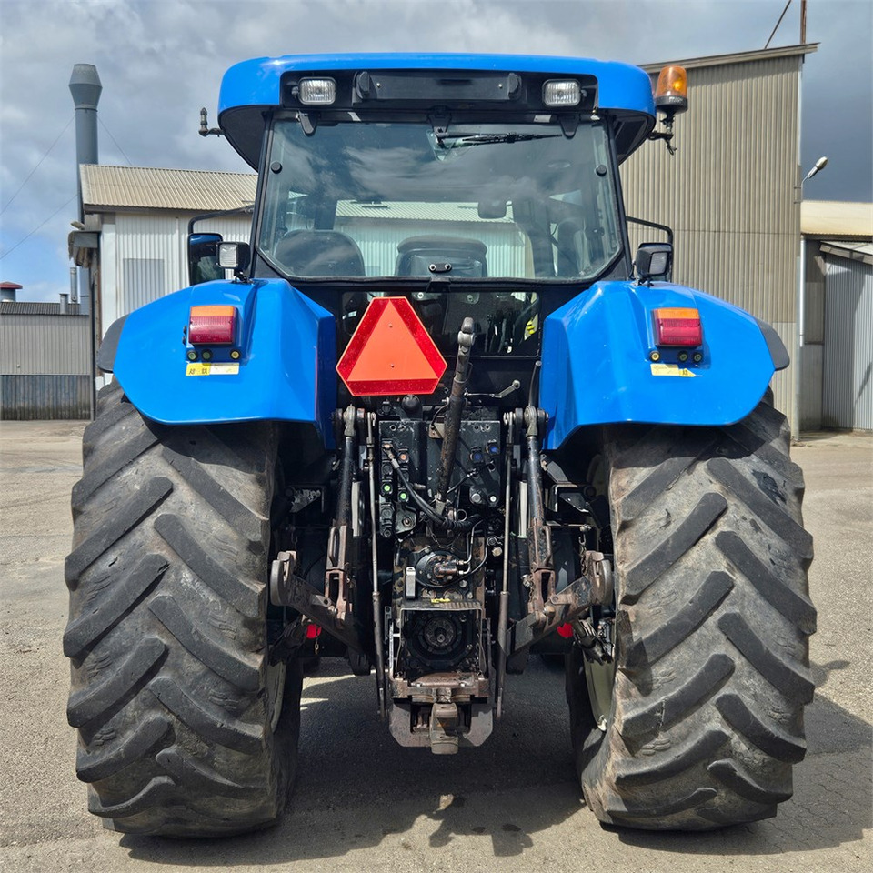 New Holland T7550 - Farm tractor: picture 4 New Holland T7550 - Farm tractor: picture 4